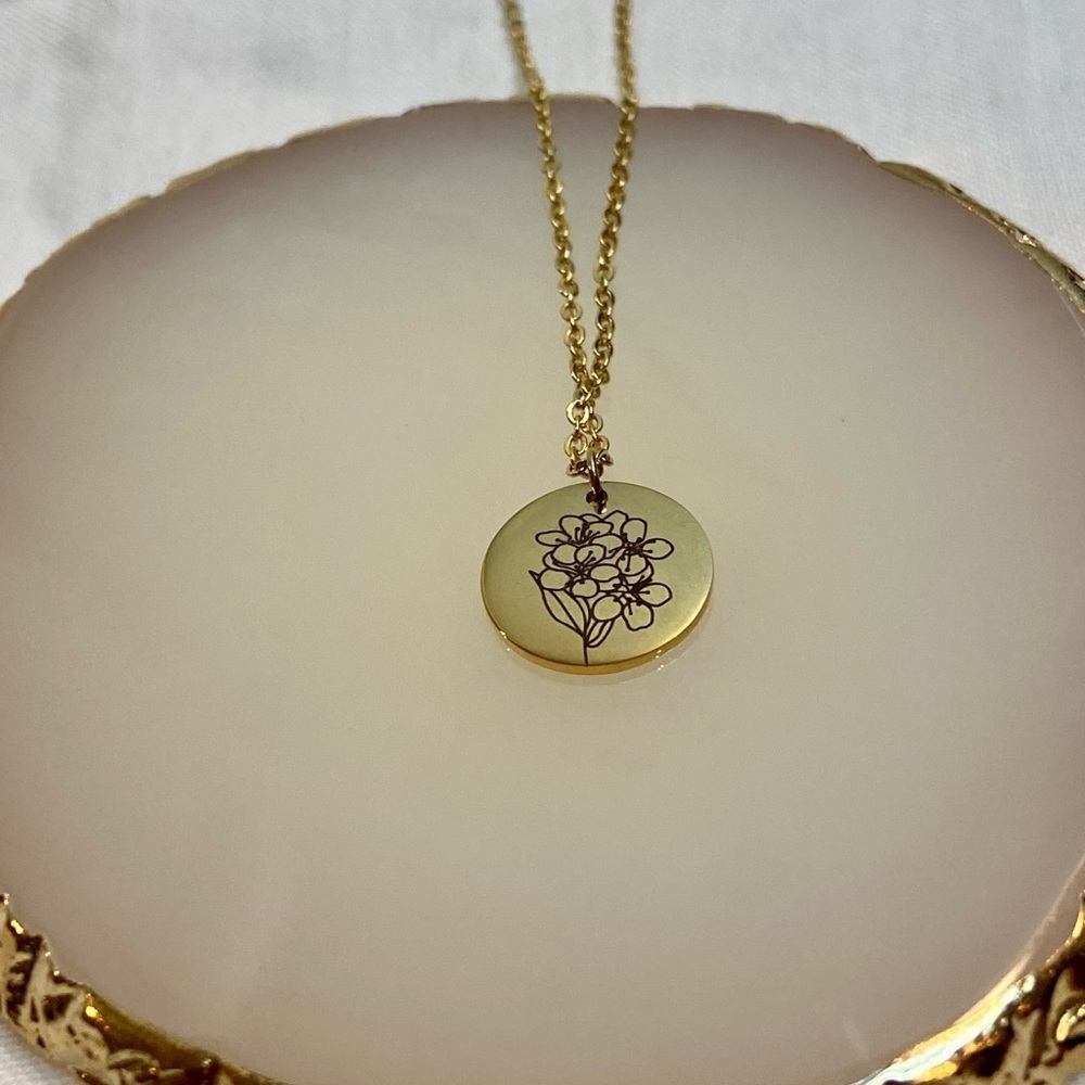 Dainty Gold stainless‎ steel engraved Flower on delicate Chain necklace